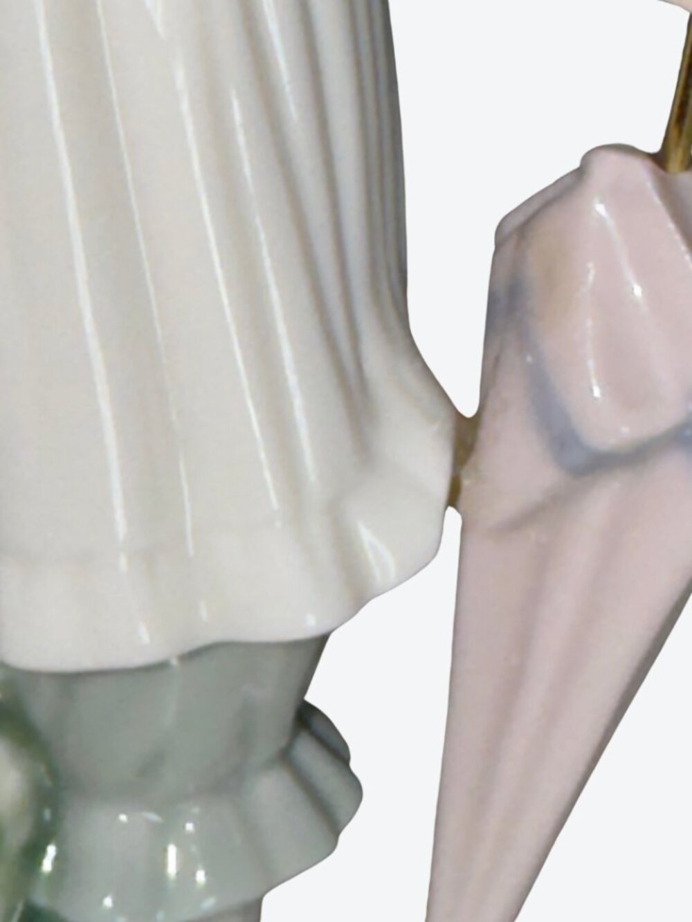 NAO by LLADRÓ April Showers Girl with Umbrella Porcelain Figurine - Picture 9 of 13